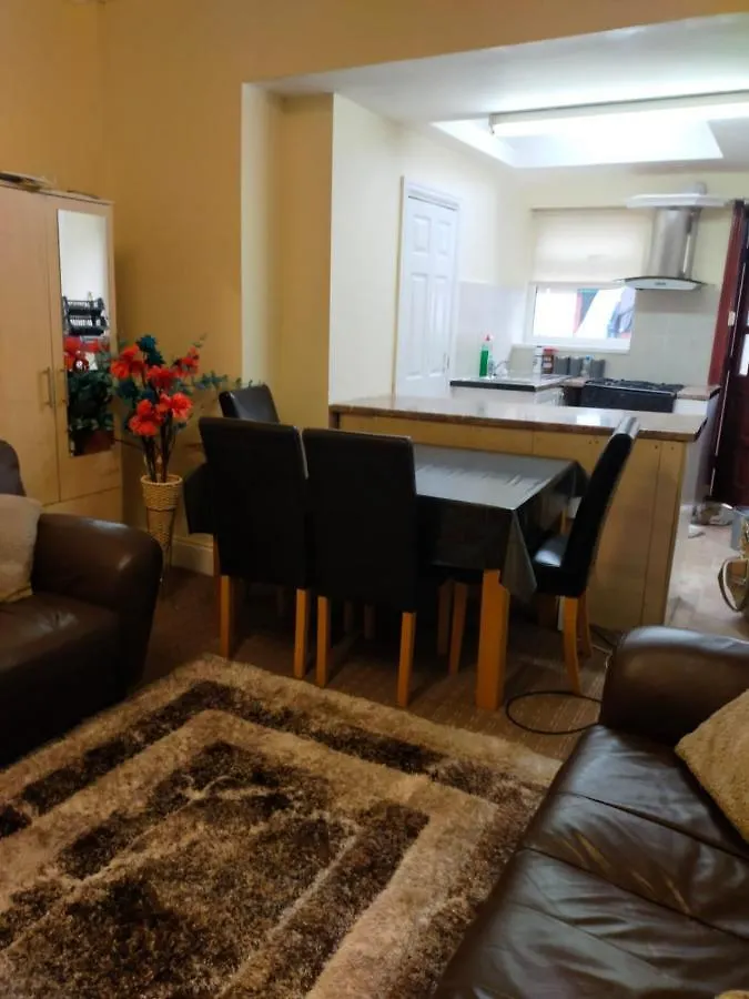Paradise Apartment- Female Only Bradford  Bradford (West Yorkshire)