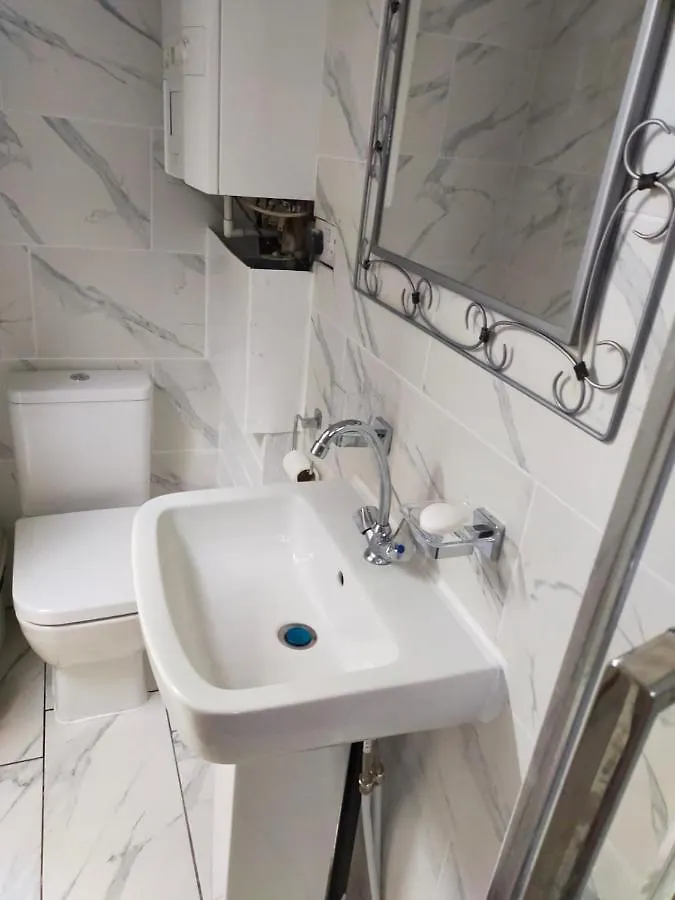 Pensionat Paradise Apartment- Female Only Bradford