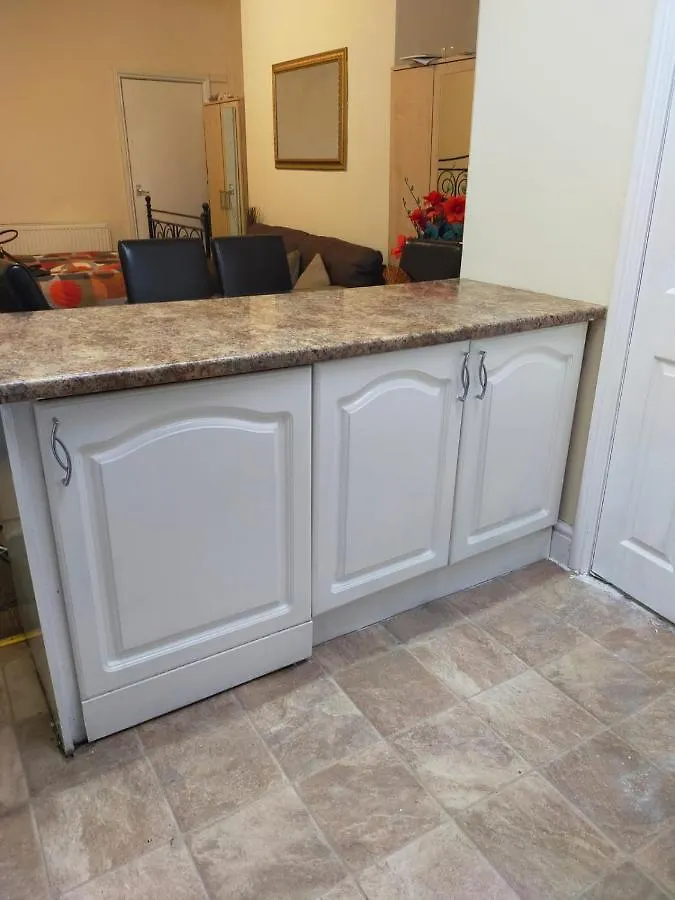 Paradise Apartment- Female Only Bradford  3*, Bradford (West Yorkshire) Storbritannien